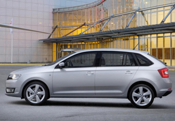 Wynajem samochodu w Piszu Skoda Rapid Hatchback
